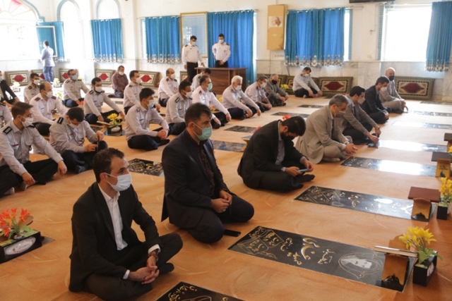 گلزار شهدای لاهیجان، همزمان با روزآتش نشان گلباران شد